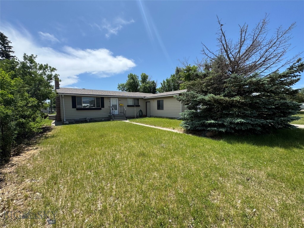 Property Photo: 915 E 2nd Ave MT 59011