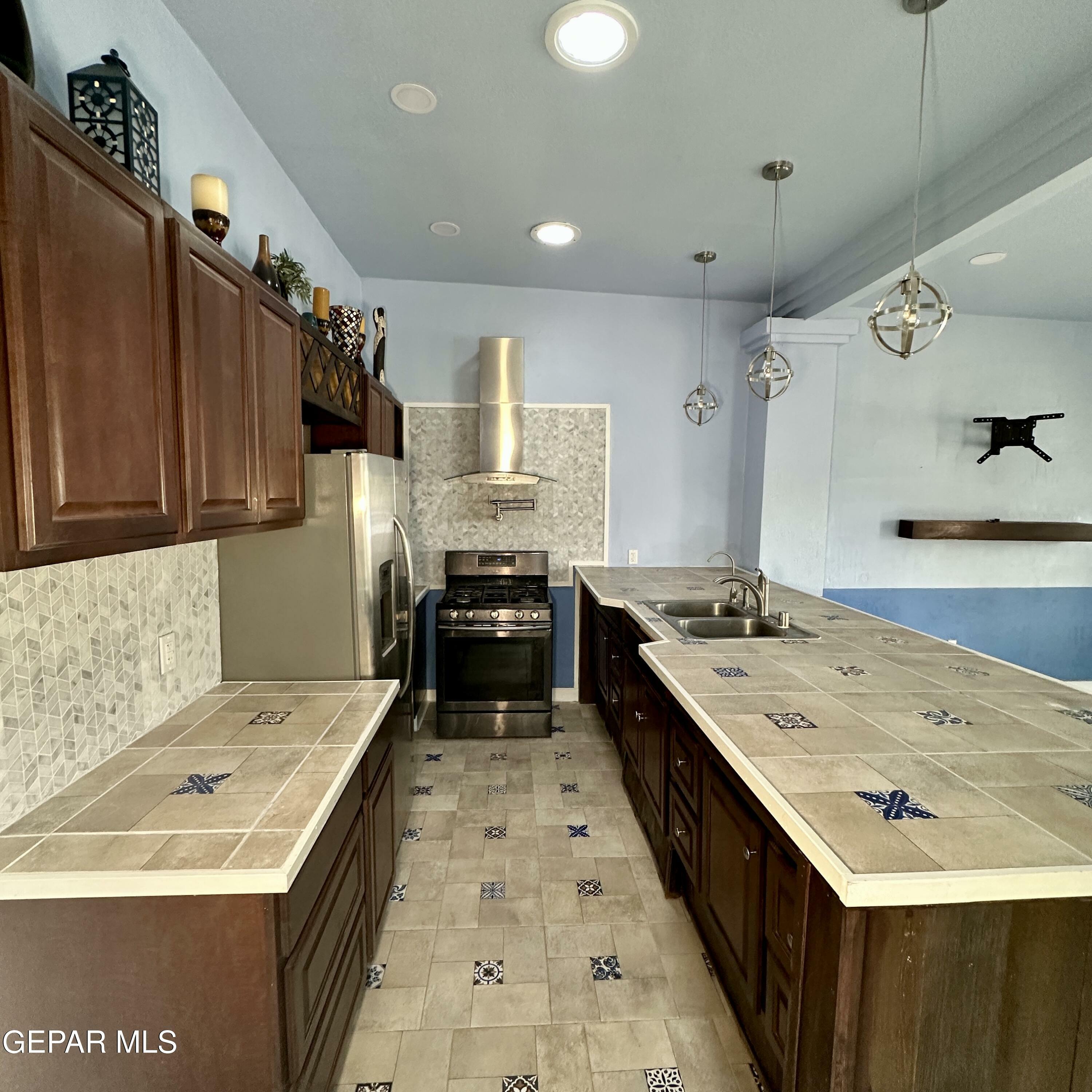 Property Photo: 3026 Findley Avenue TX 79905