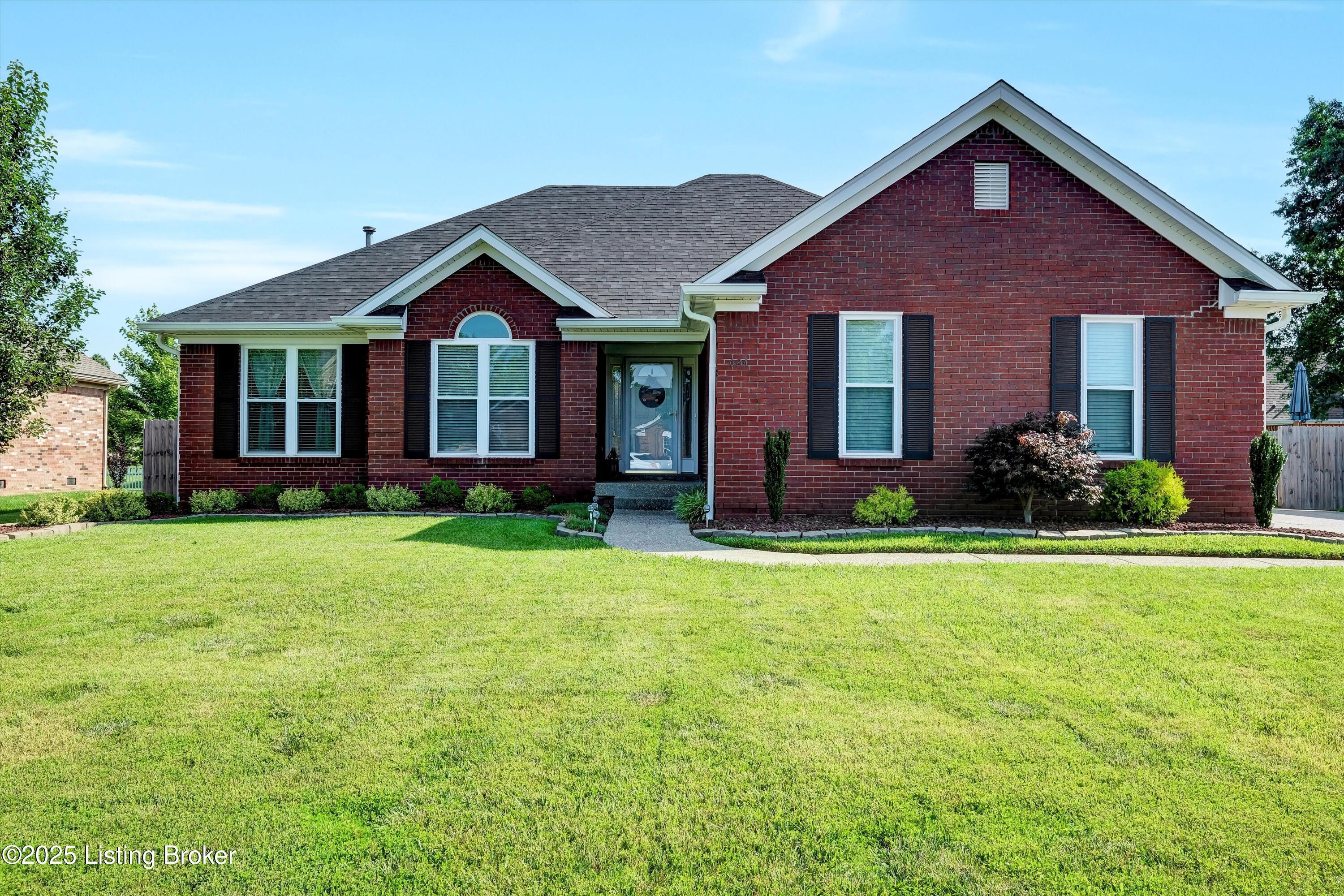 Property Photo: 624 Circle Valley Dr KY 40229