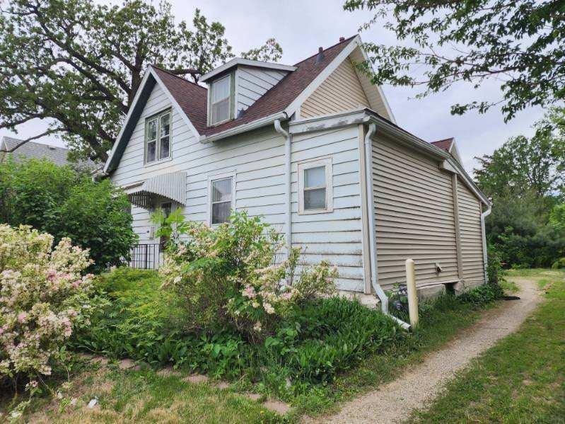 Property Photo: 210 N 4th Avenue IA 50158