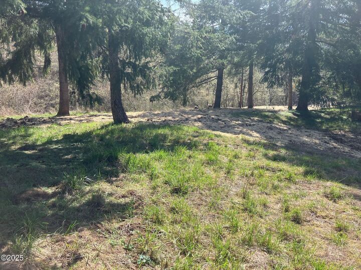 Property Photo: 1200 NE Center Street OR 97378