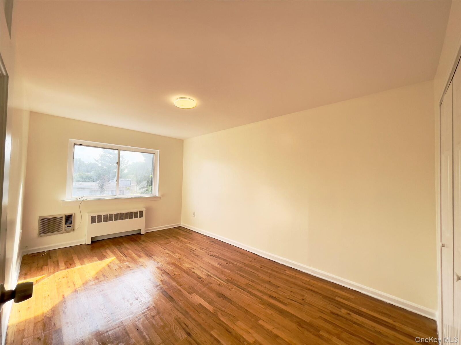 Property Photo:  3541 Ropes Avenue 2  NY 10475 