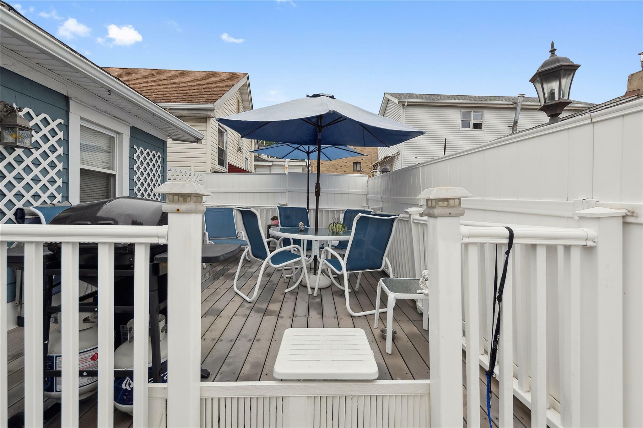 Property Photo:  34 Alden Park 34  NY 10465 