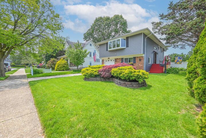 Property Photo:  88 Elliott Place  NY 11520 