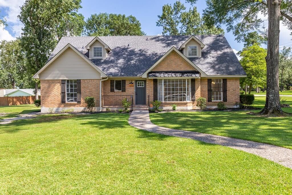 Property Photo:  1300 Shady Lane  TX 75904 