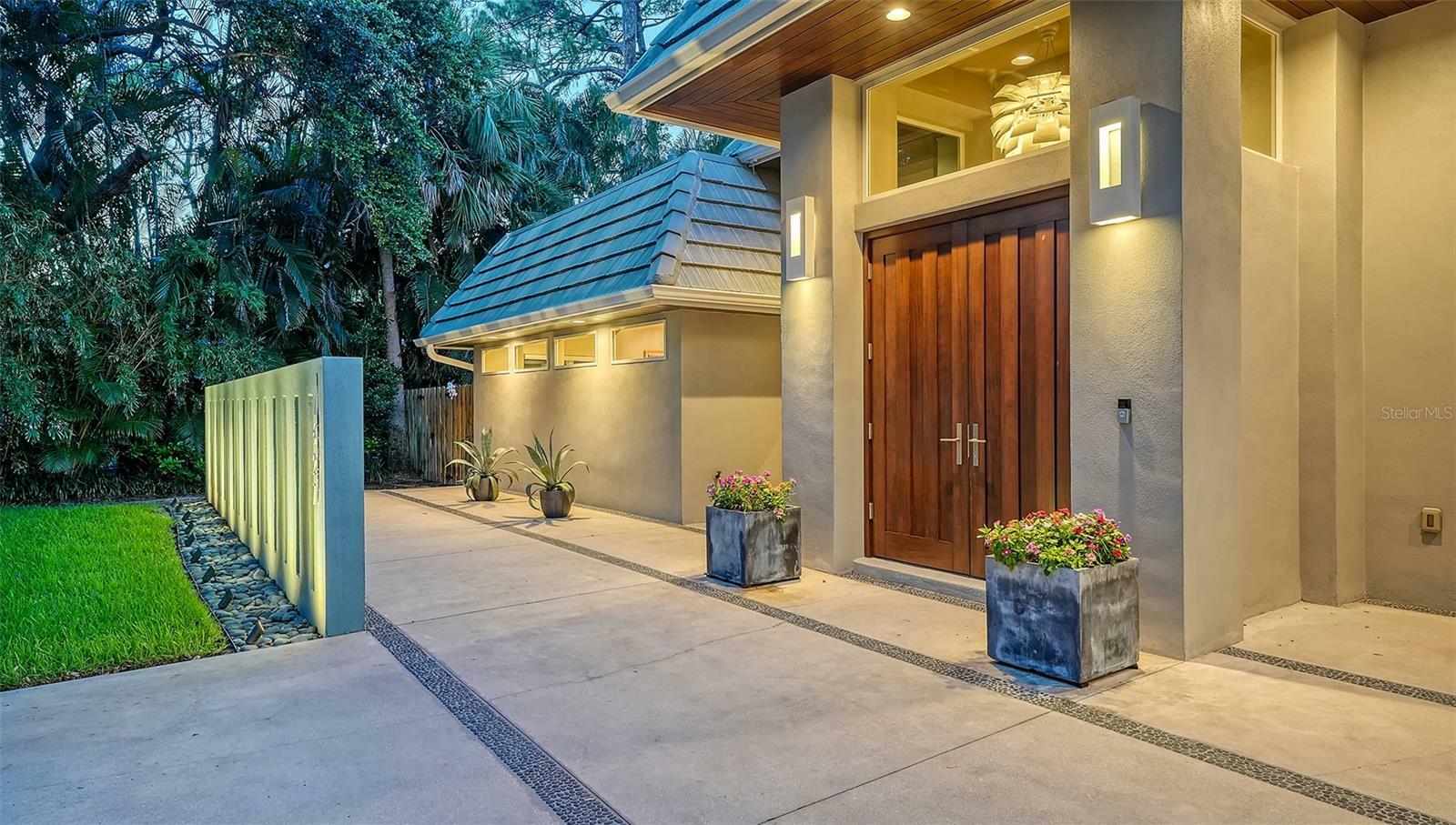 Property Photo: 1627 Peregrine Point Court FL 34231