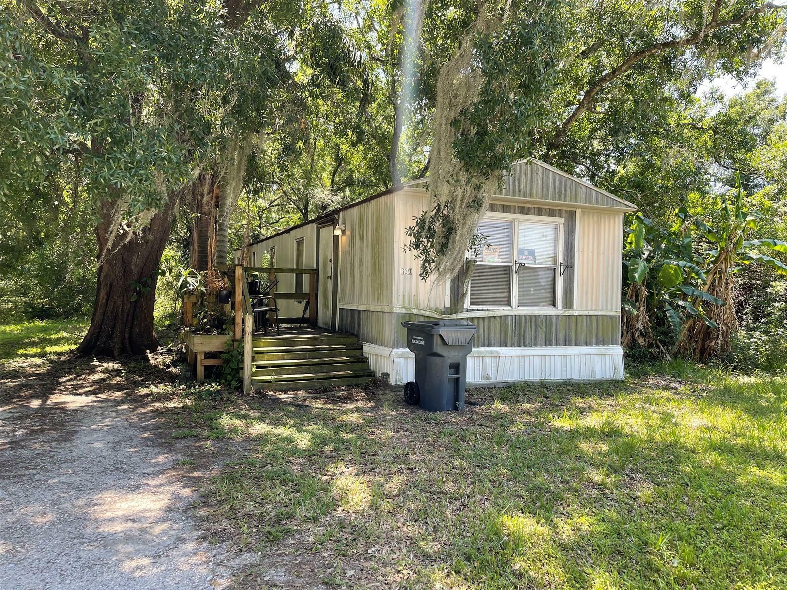 Property Photo: 830 Norton Road FL 33809