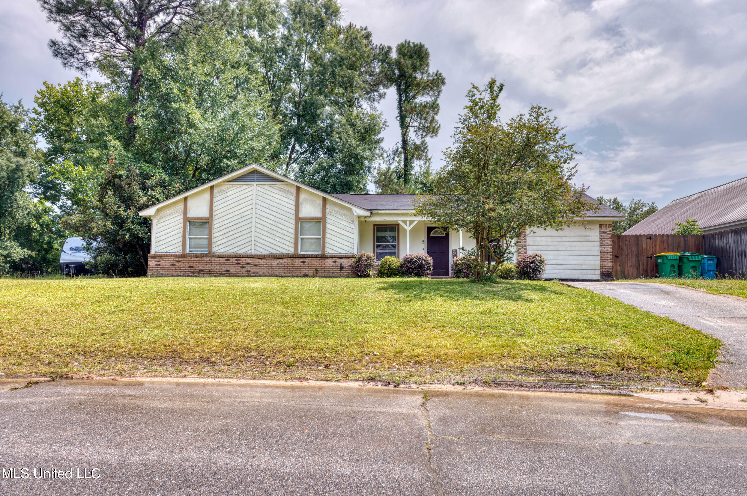 12513 W Canterbury Drive  Ocean Springs MS 39564 photo