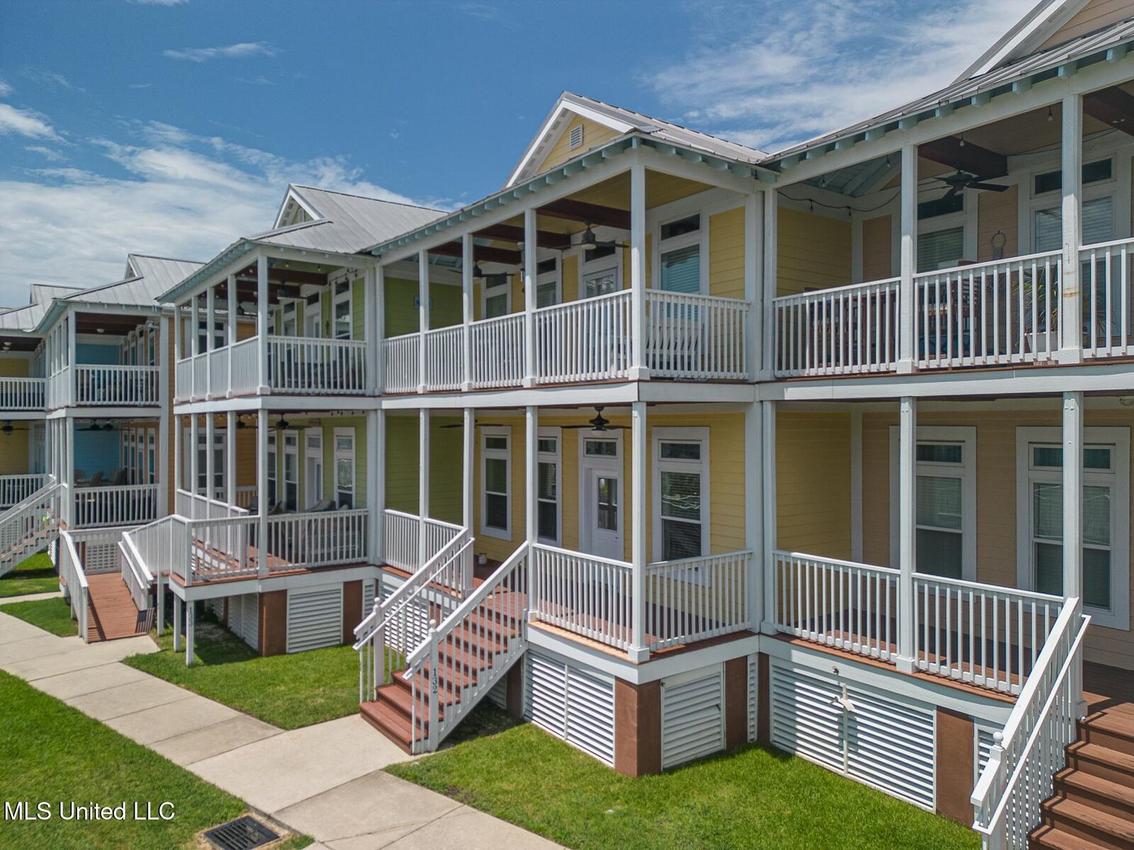 Property Photo:  1515 E Beach Boulevard  MS 39571 