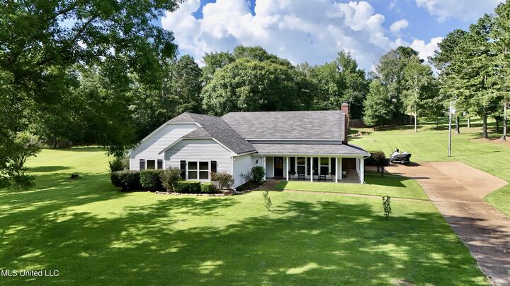 Property Photo: 102 Water Oaks Drive MS 39056