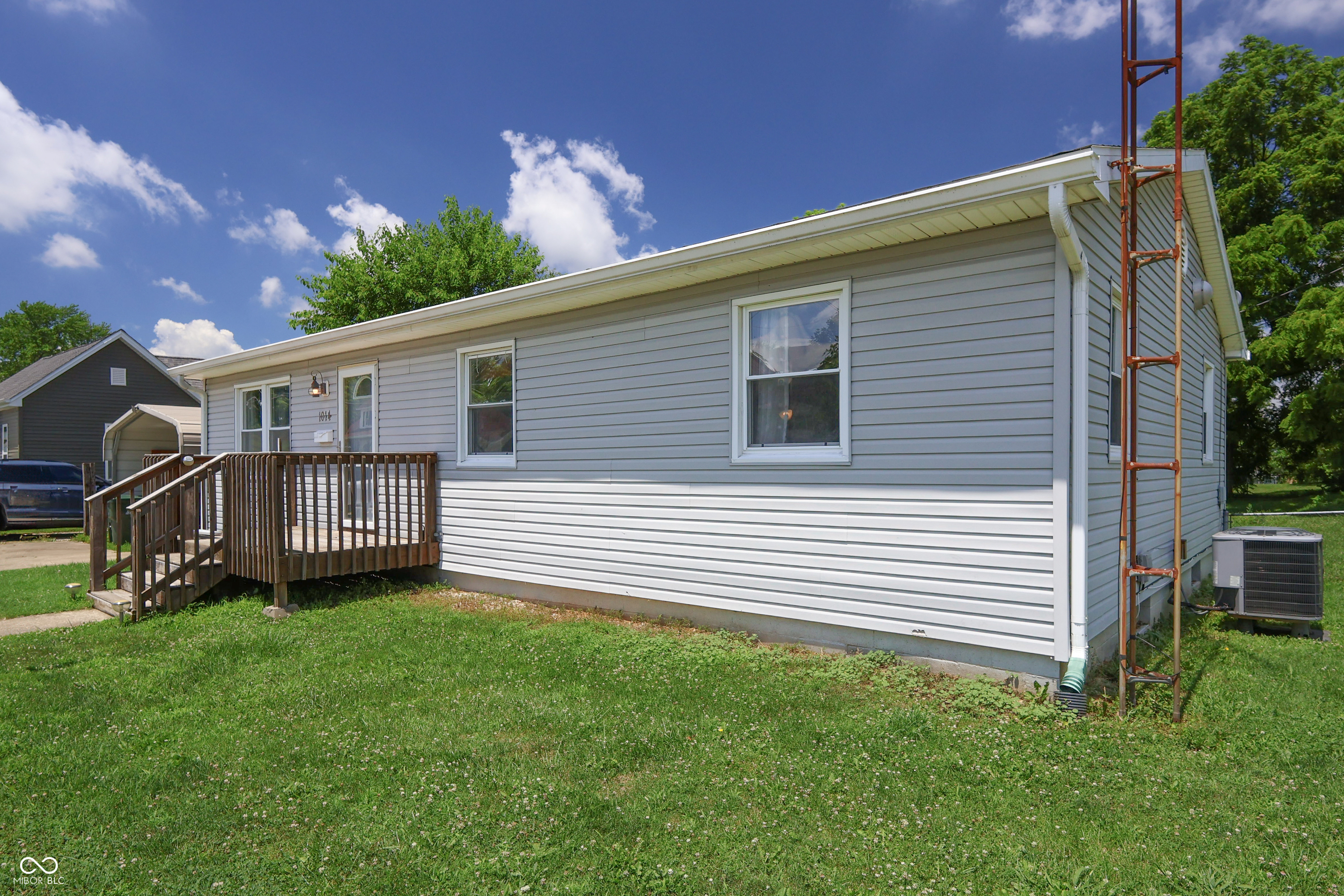 Property Photo: 1014 Washington Street IN 47246