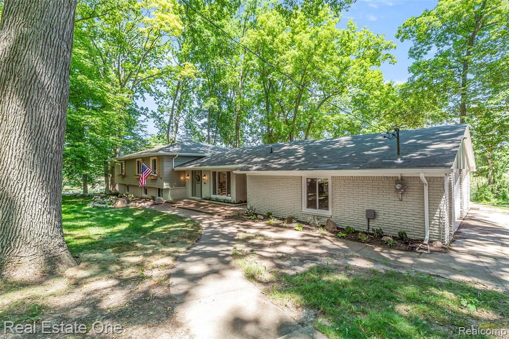 Property Photo: 396 Hickory Lane MI 48446 1341