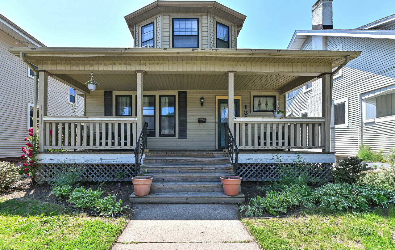 Property Photo:  1336 Deane Blvd  WI 53405 