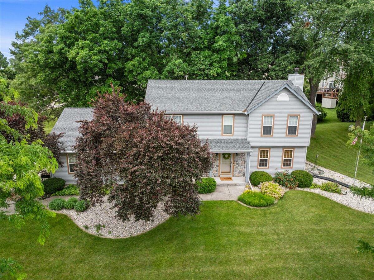 Property Photo: 645 Two Rivers Dr WI 53149
