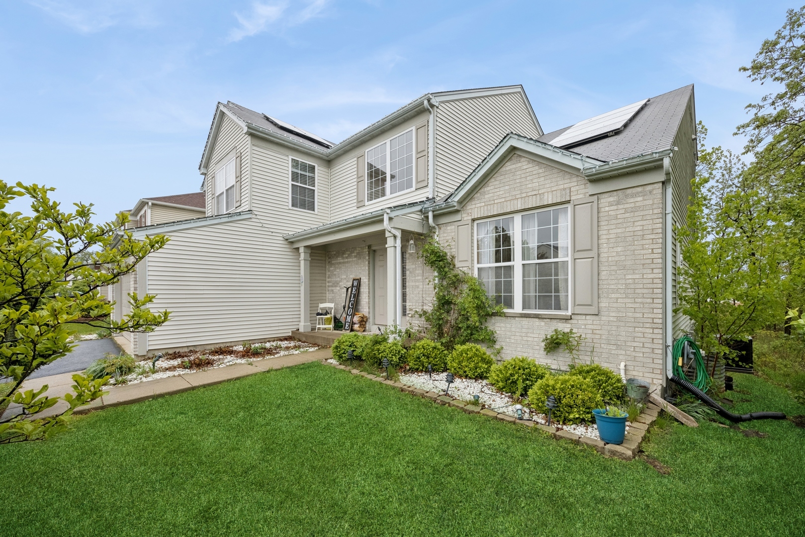 Property Photo: 4 W Tall Oak Drive IL 60073