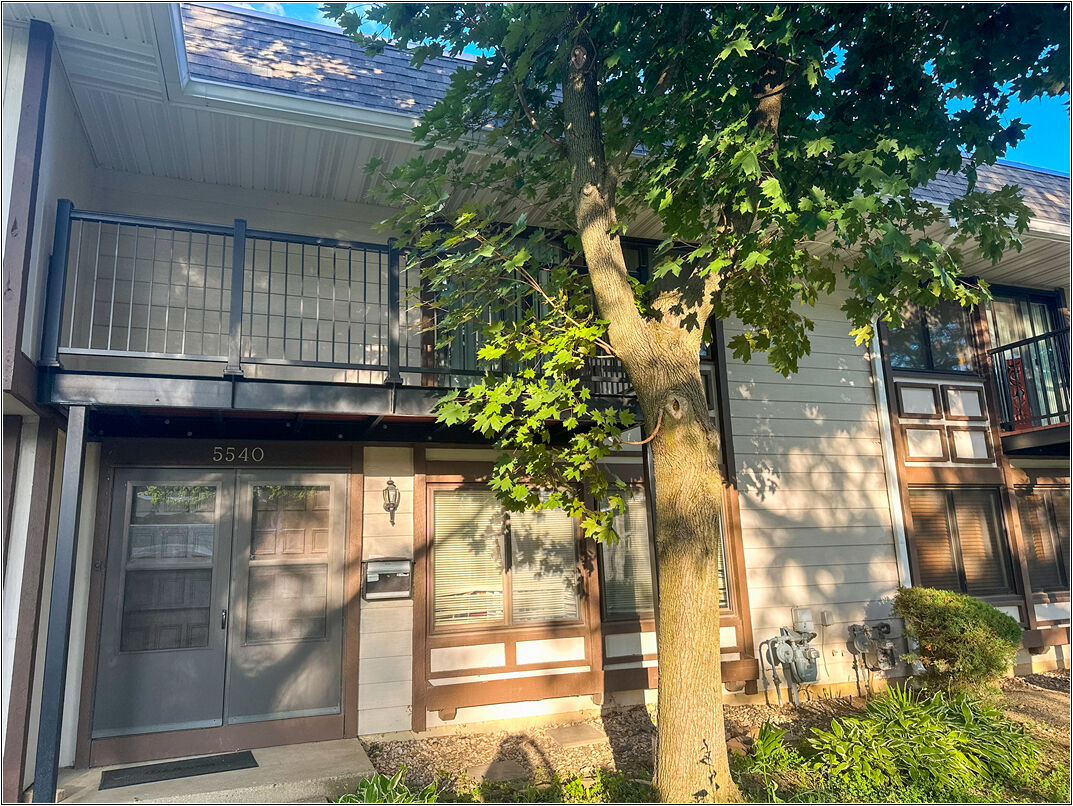 Property Photo: 5540 Pebblebeach Drive IL 60133