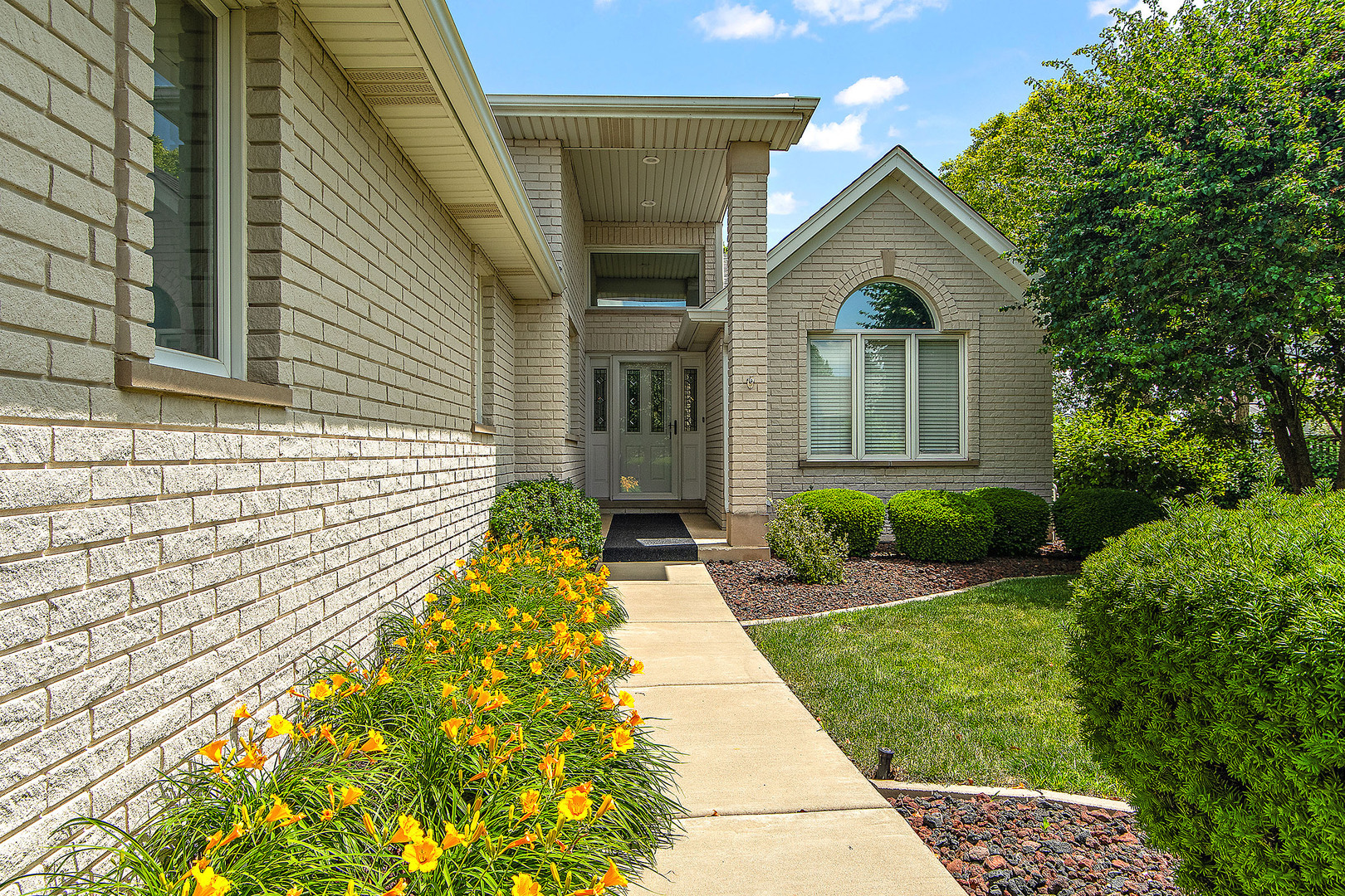 Property Photo: 16243 Hummingbird Hill Drive IL 60467