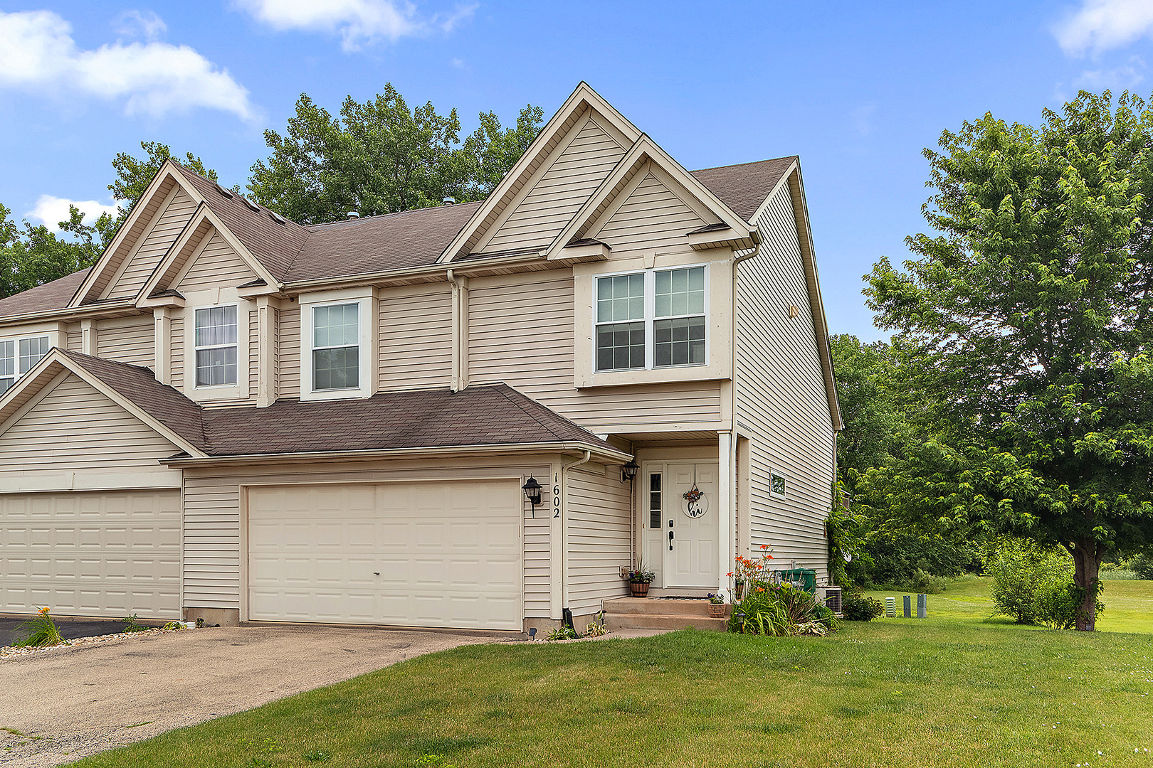 Property Photo: 1602 Peachtree Lane IL 60441
