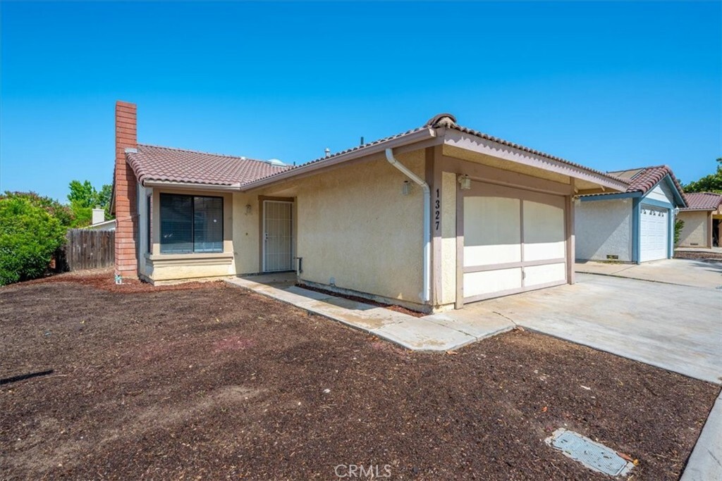 Property Photo: 1327 White Clover Lane CA 93446