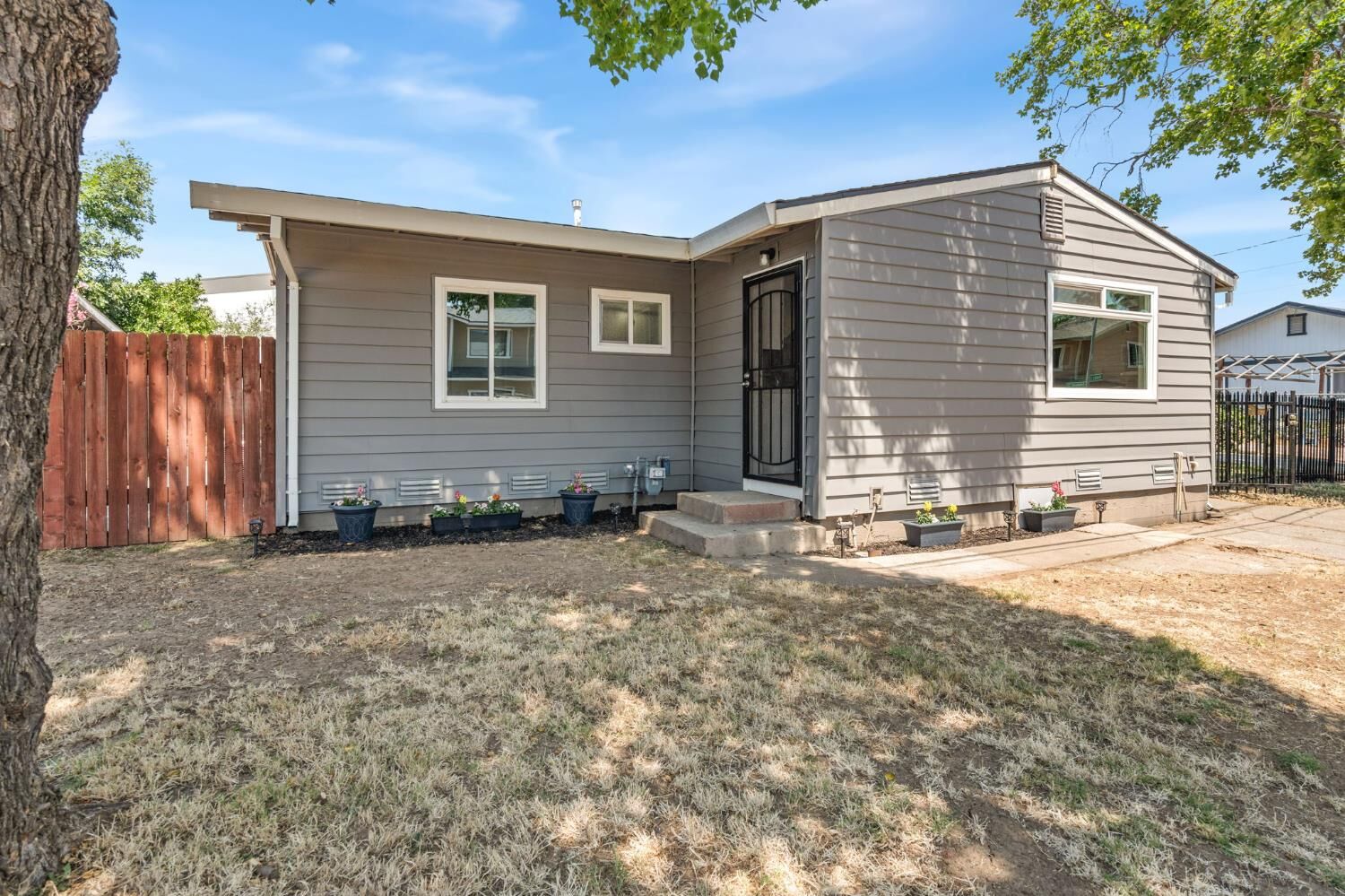 Property Photo:  301 Nimitz Street  CA 95838 