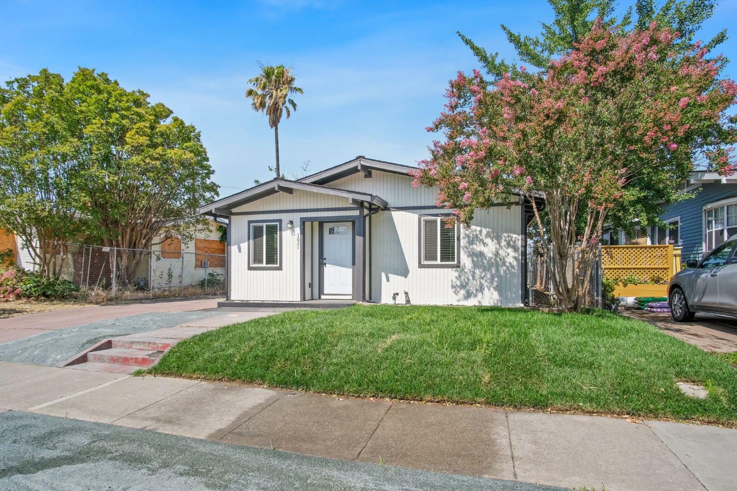 Property Photo: 1621 N Stanford Avenue CA 95205