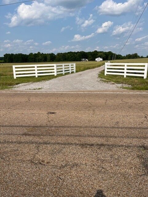 Property Photo:  2517 Franklin Pike  TN 37091