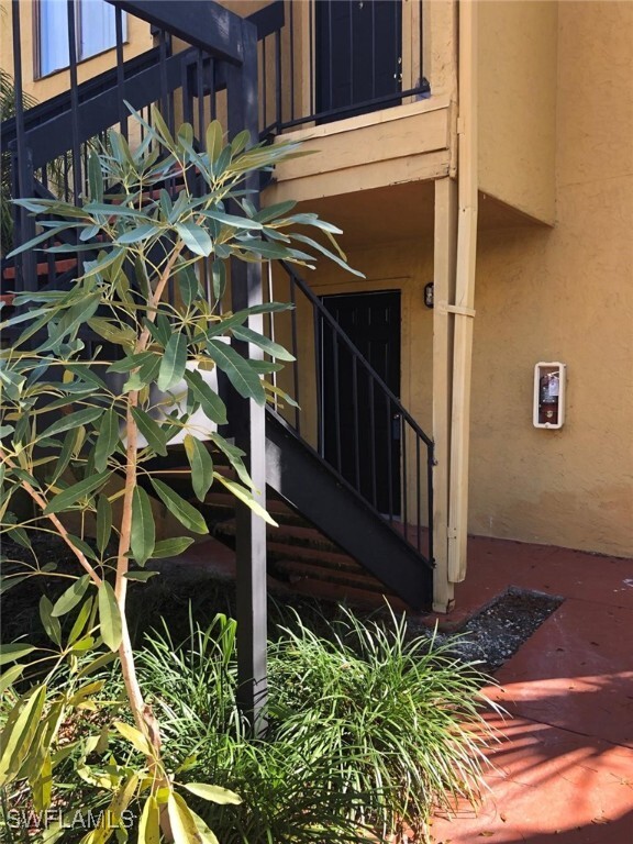 Property Photo: 2929 Winkler Avenue 1008 FL 33916