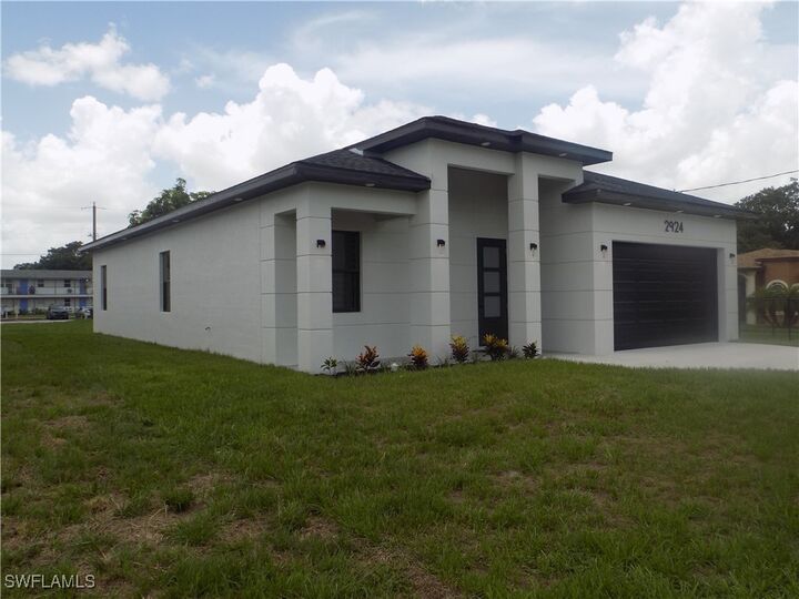 2924 Dunbar Avenue  Fort Myers FL 33916 photo