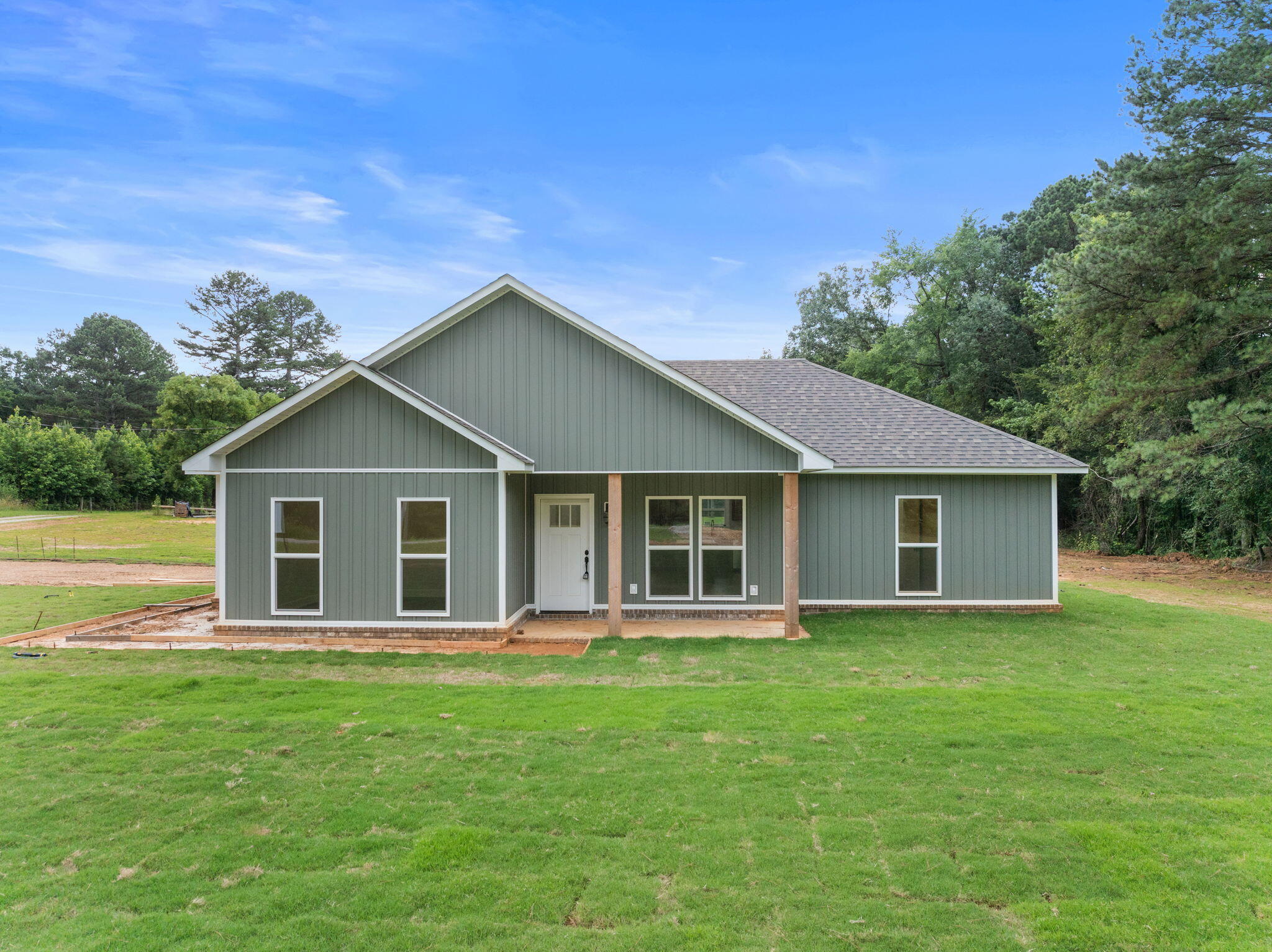 Property Photo:  4454 County Road 200  MS 38834 