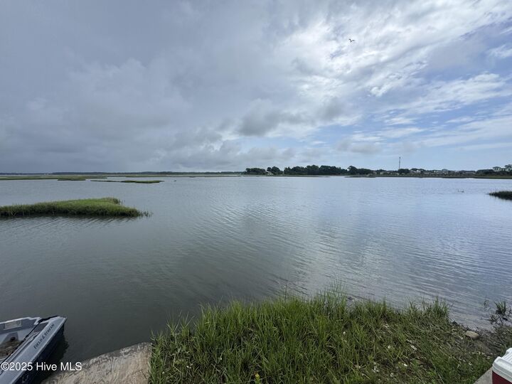 Property Photo:  121 Cedar Point Boulevard  NC 28584 