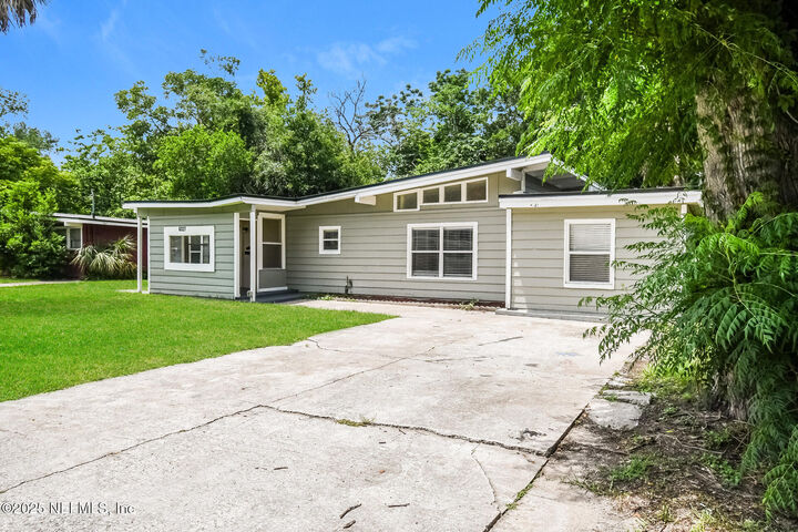 Property Photo: 6327 Elise Drive FL 32211