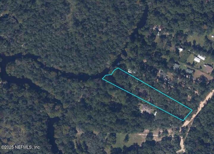 Property Photo: 2960 Black Creek Drive FL 32068