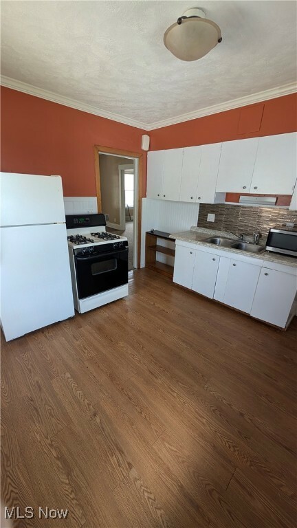 Property Photo: 1268 Clifton Prado Up OH 44107