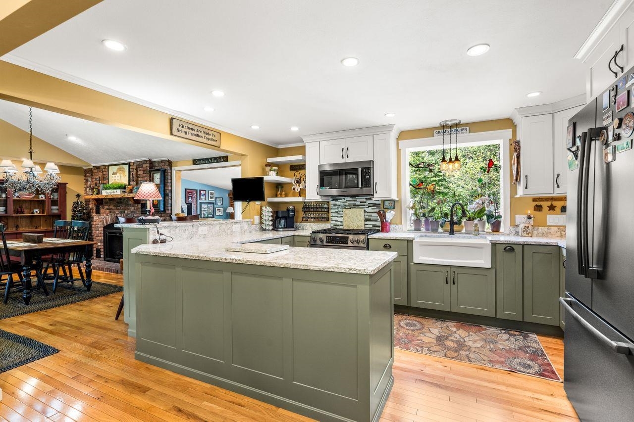 Property Photo: 9 Jade Road NH 03054