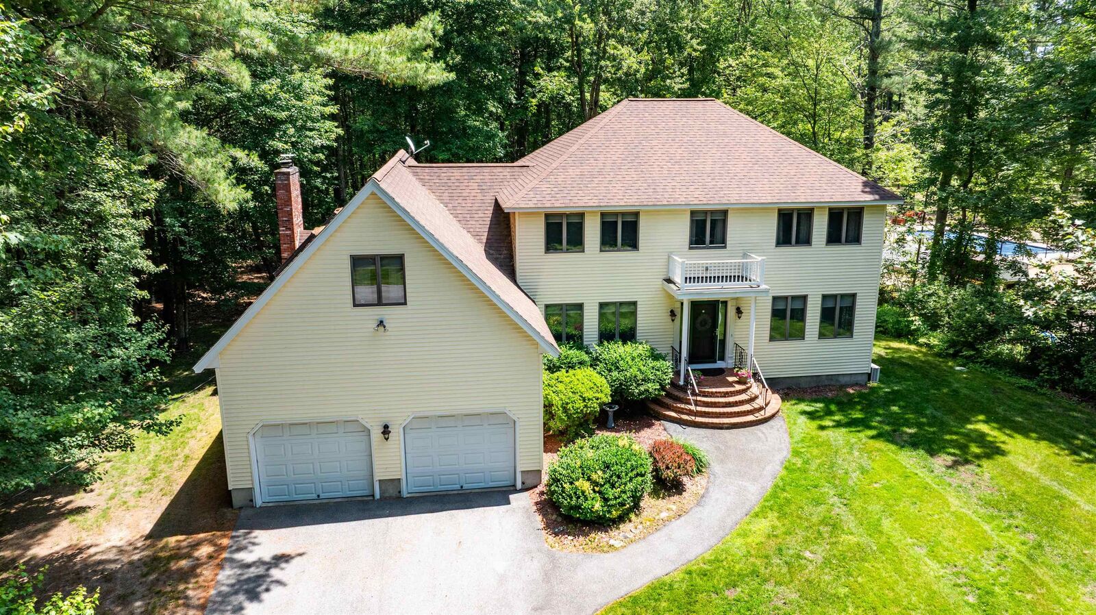 Property Photo:  7 Golden Oaks Drive  NH 03079 