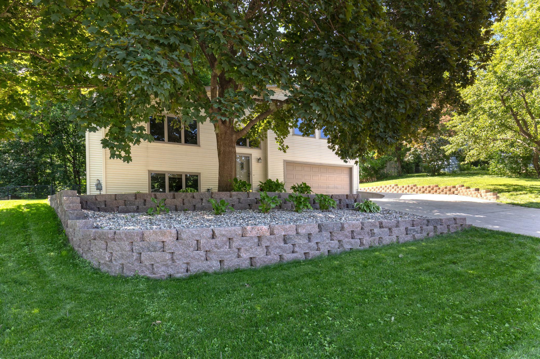 Property Photo: 1430 Parkview Drive MN 55318
