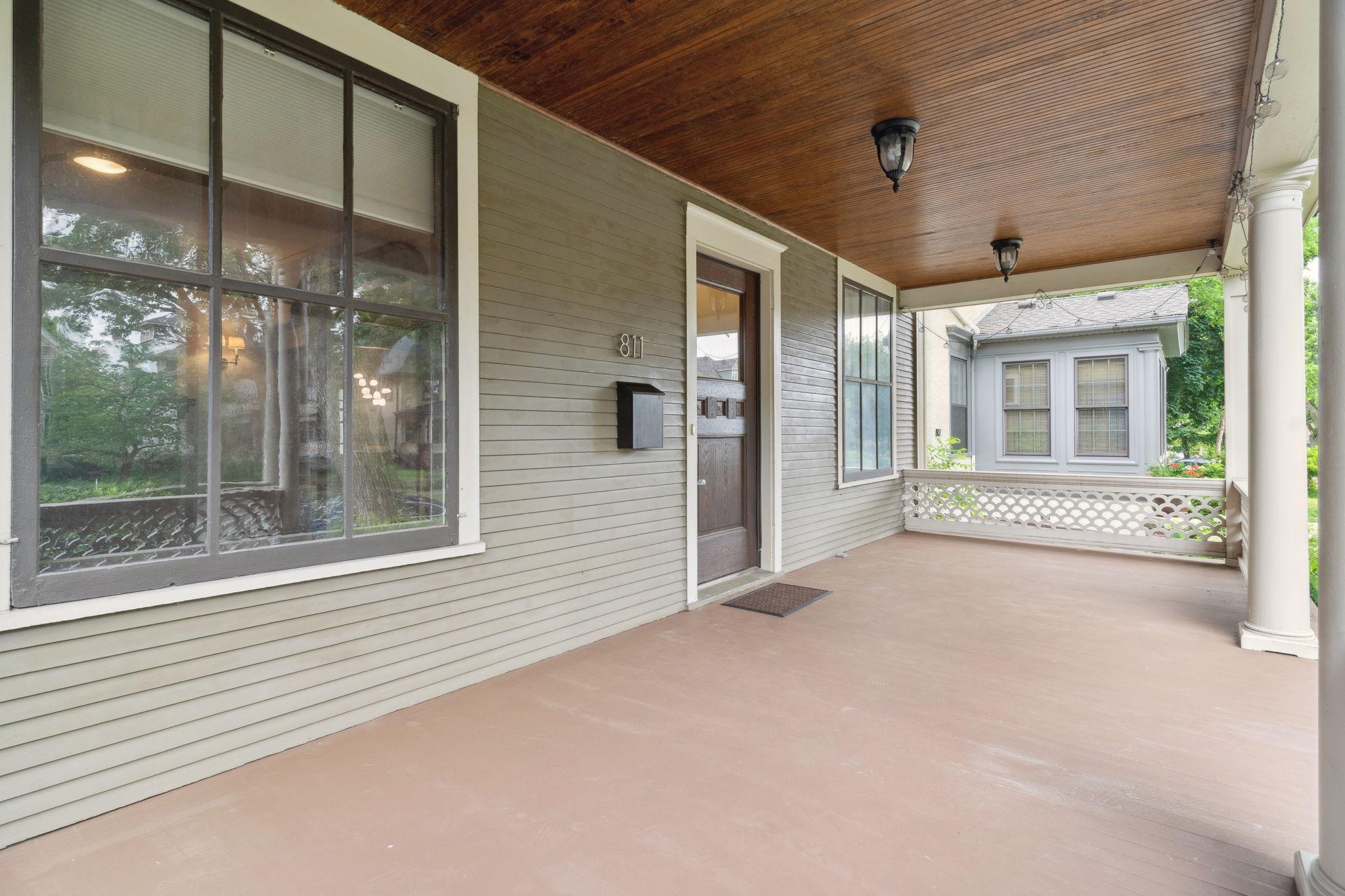 Property Photo: 811 Ashland Avenue MN 55104
