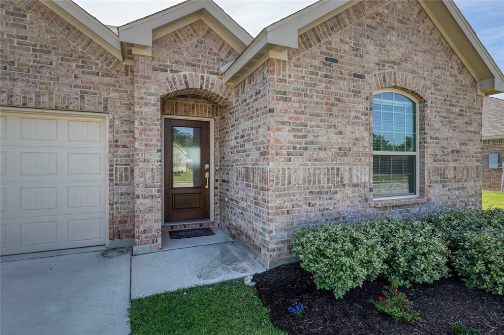 Property Photo:  204 Post Oak Street  TX 76020 