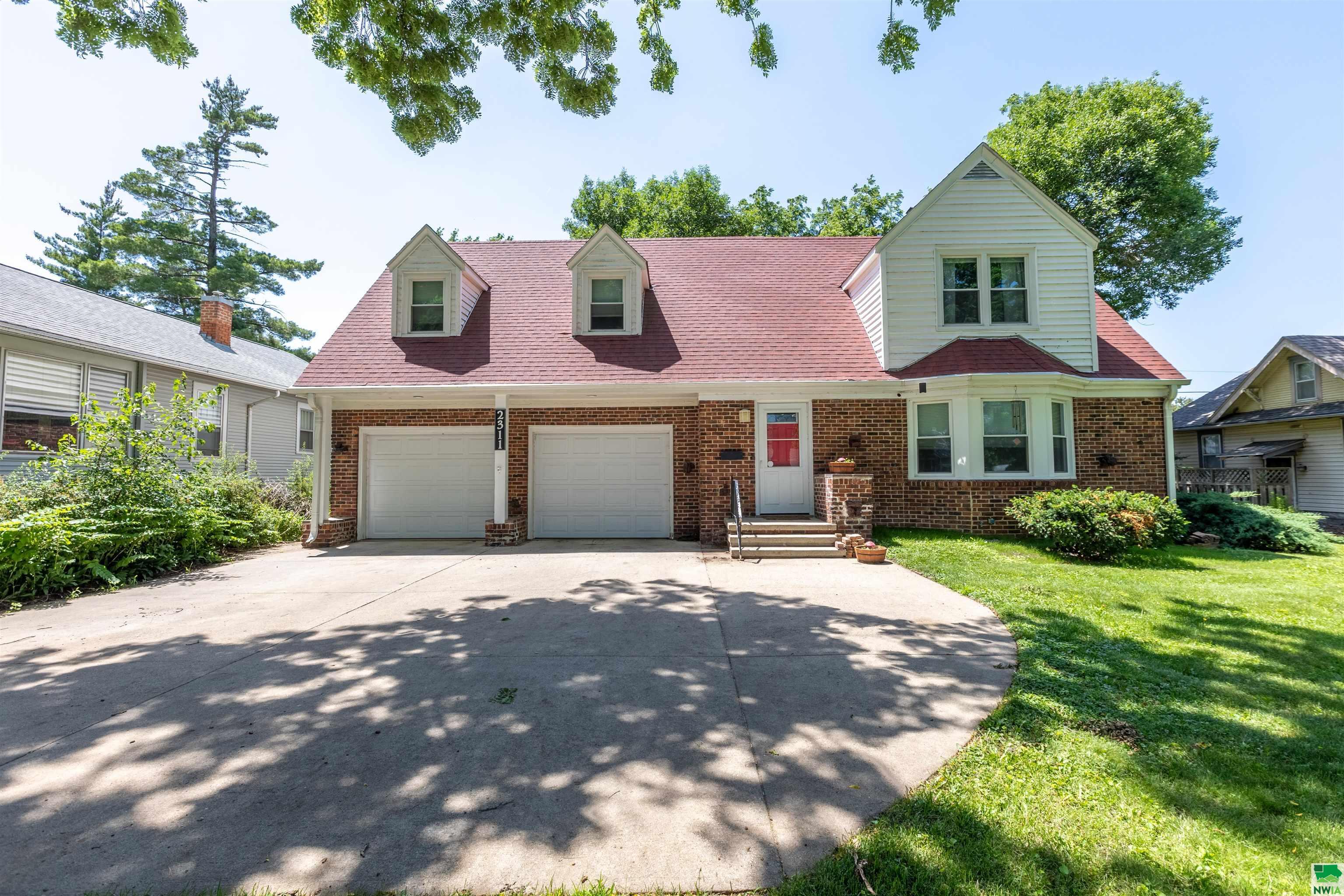 Property Photo: 2311 S Lemon IA 51106