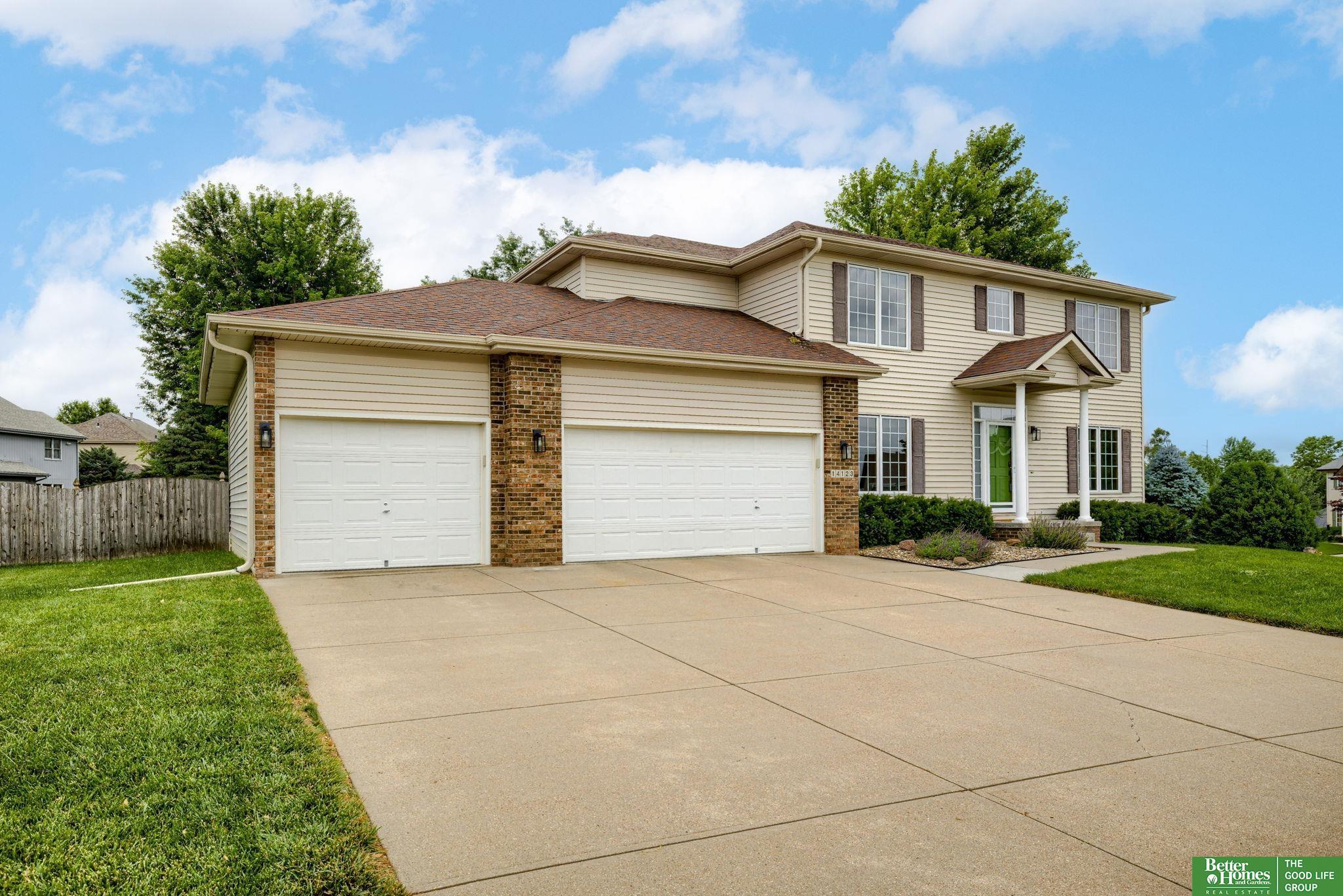 Property Photo: 14123 Camden Avenue NE 68164