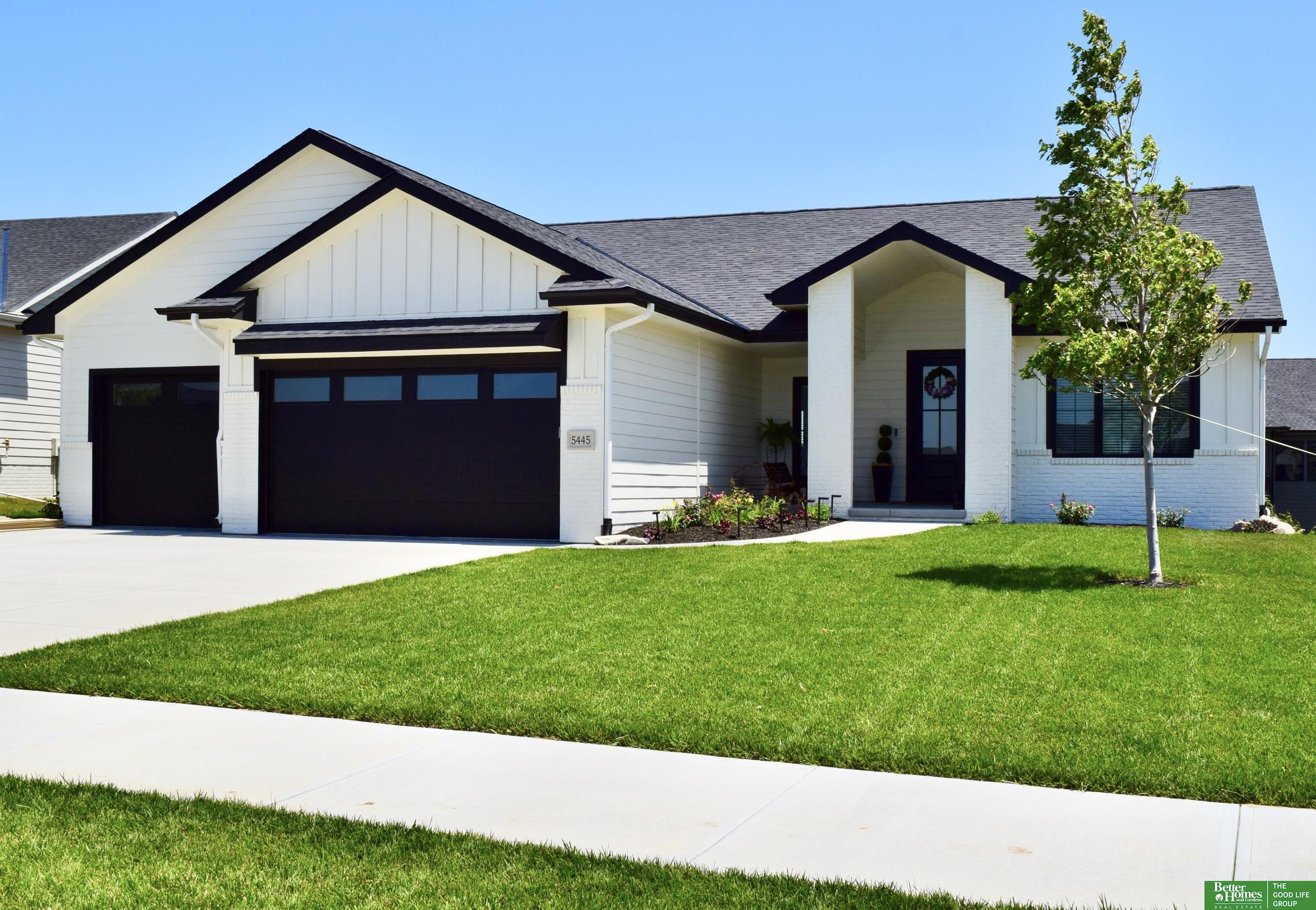 Property Photo: 5445 Kestrel Parkway NE 68022
