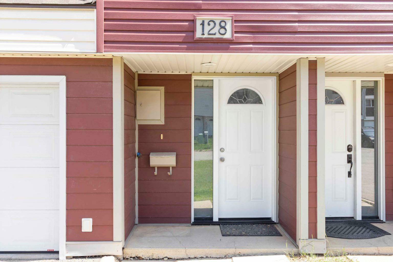 Property Photo:  400 Silin Forest Road 128  AB T9H 3S5 