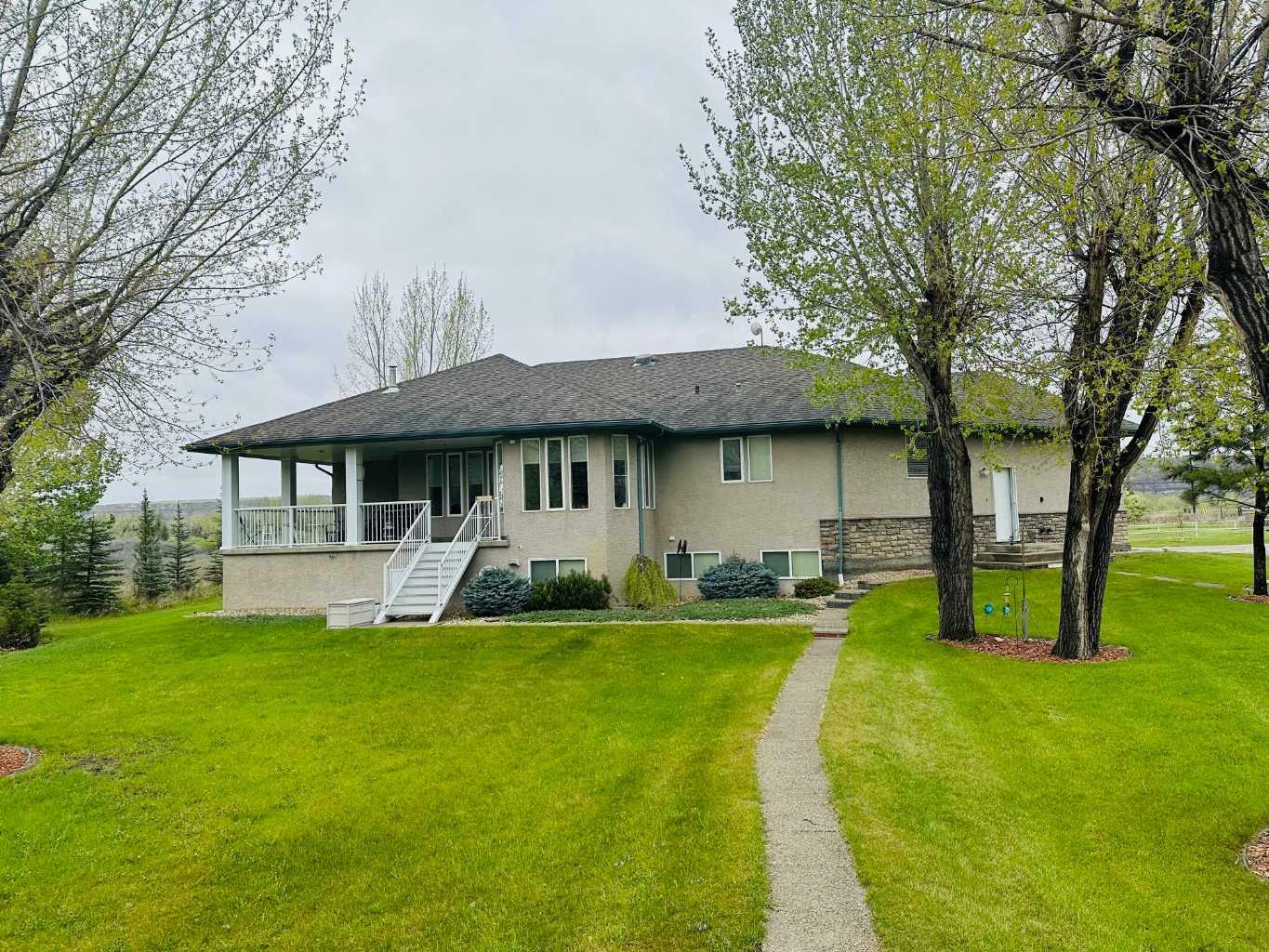 Property Photo:  293038 Range Road 211  AB T0J 0Y0 