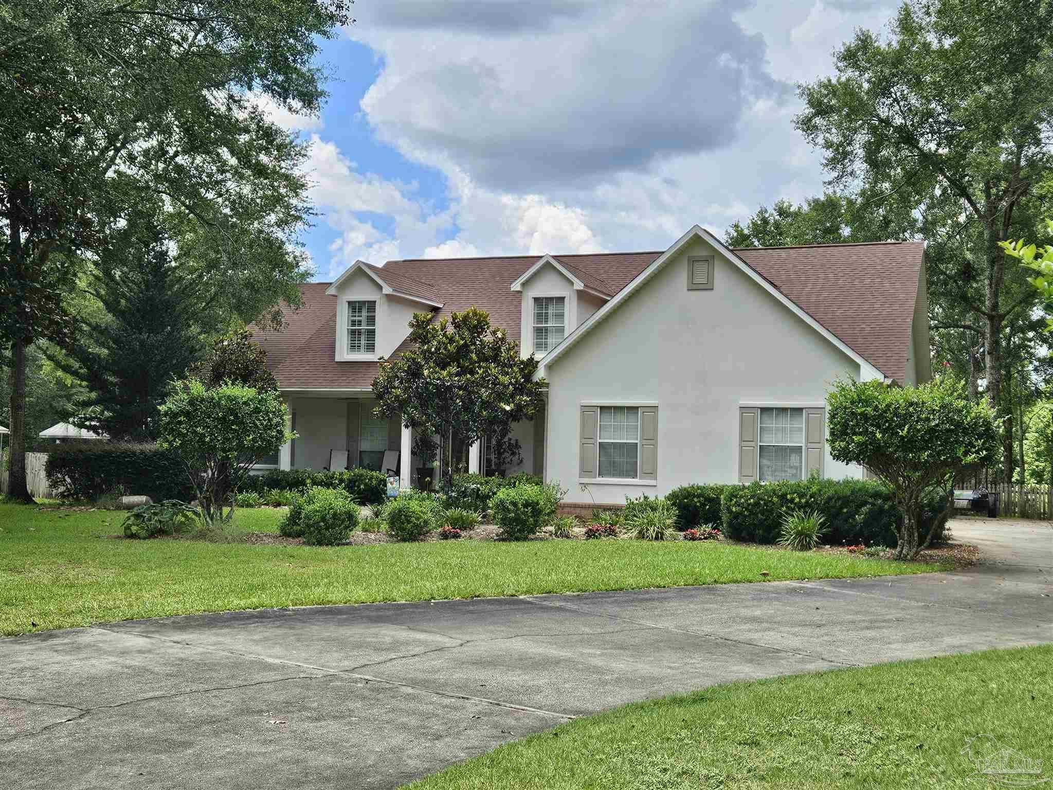 Property Photo: 956 Broken Arrow Ln FL 32533