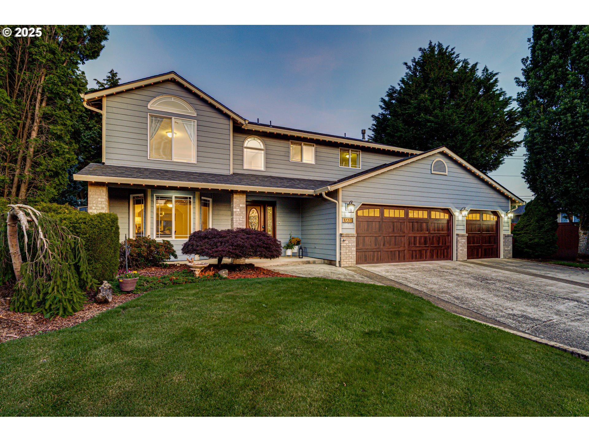 Property Photo:  1732 NW 29th Cir  WA 98607 
