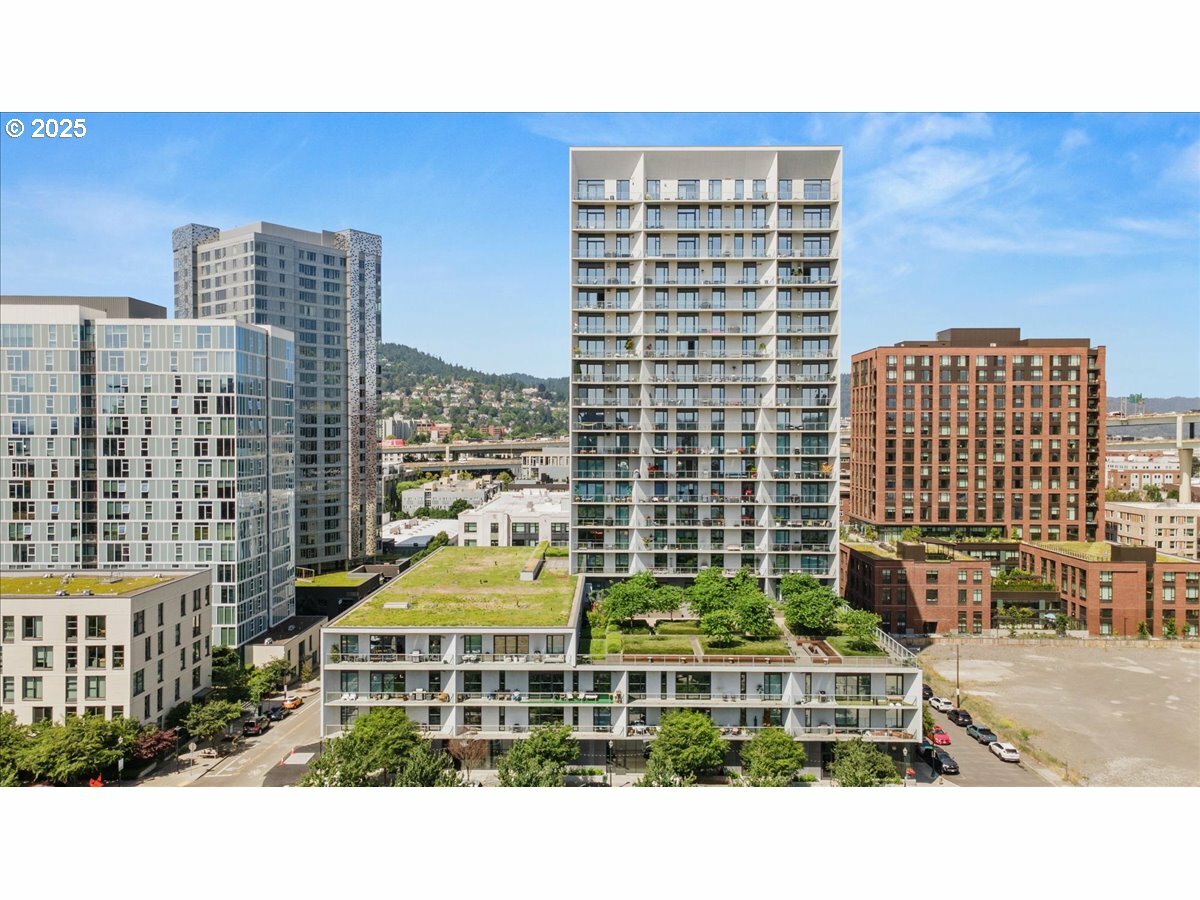 Property Photo: 1150 NW Quimby St 610 OR 97209