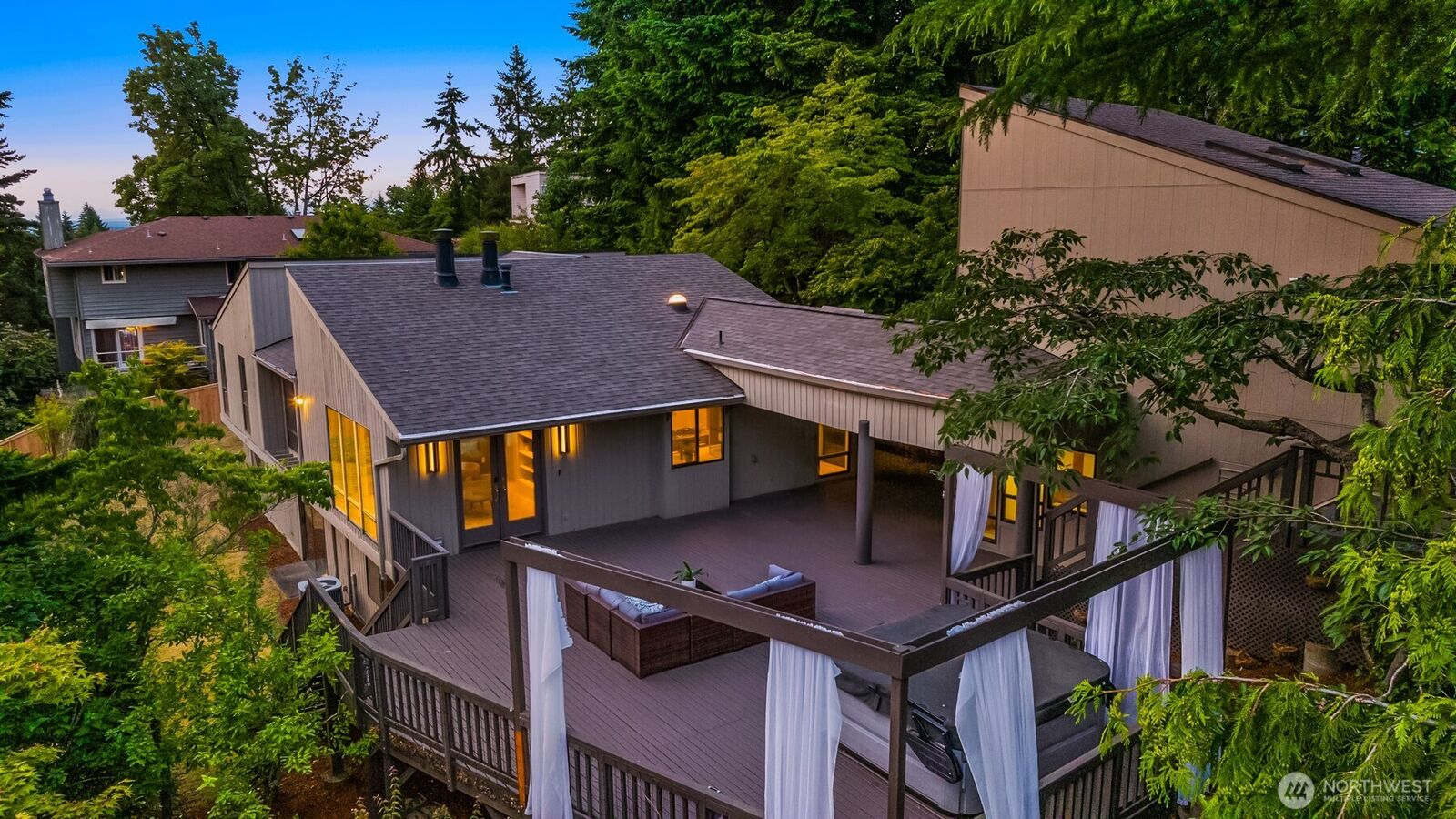 Property Photo: 14318 SE 49th Street WA 98006