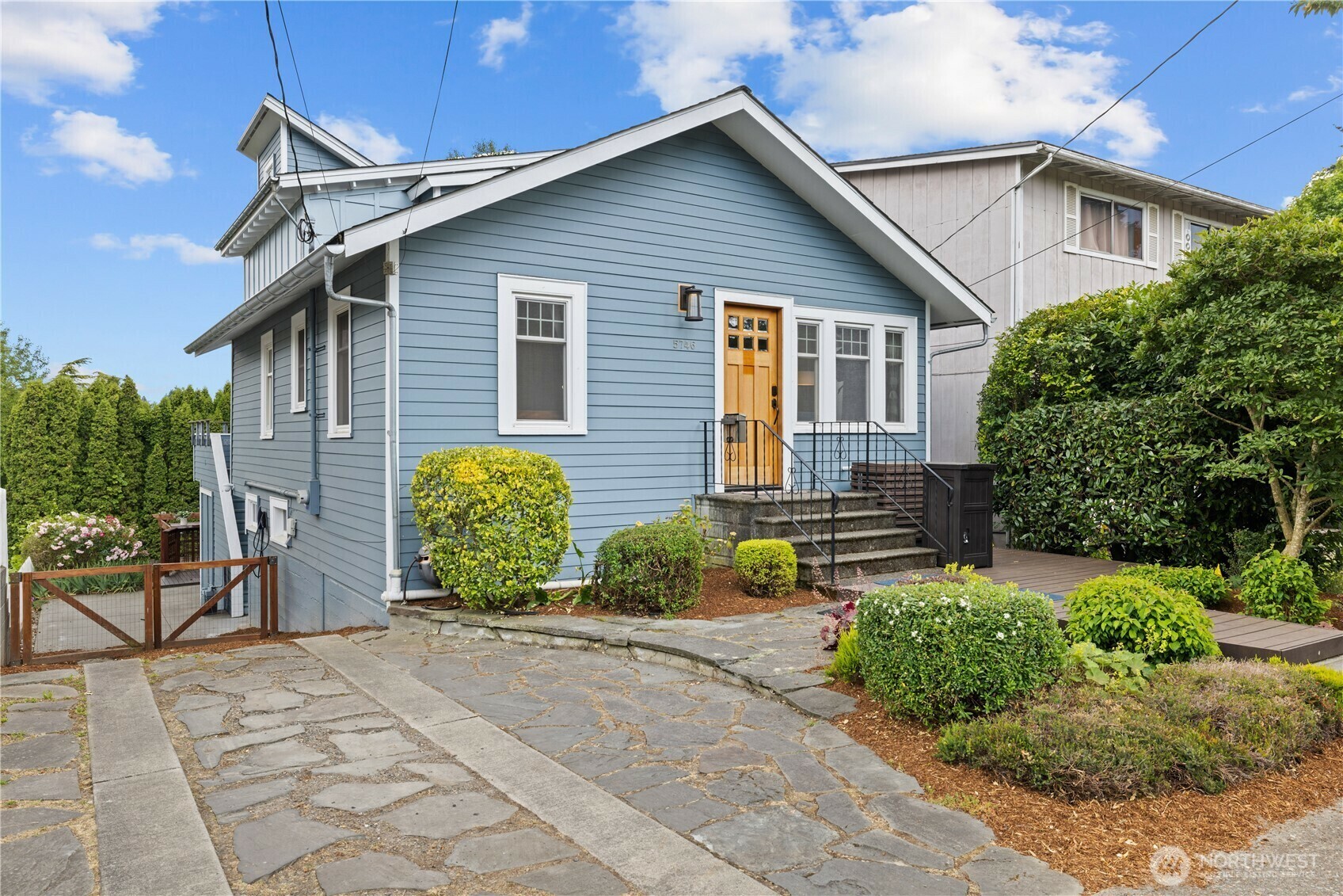 5746  37th Avenue NE  Seattle WA 98105 photo