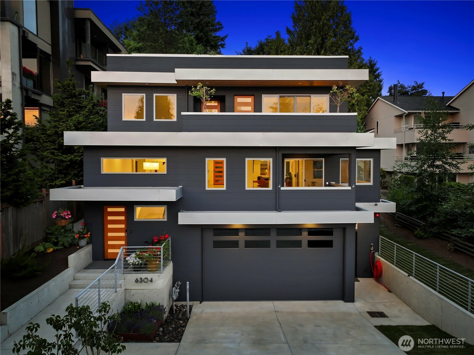 Property Photo: 6304 Lakeview Drive WA 98033