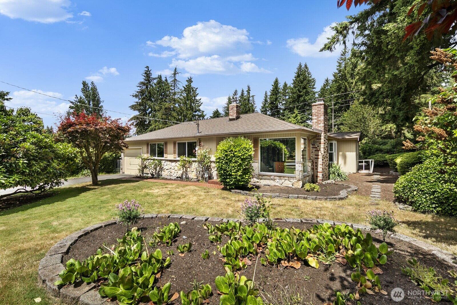 Property Photo: 852 NE 194th Street WA 98155